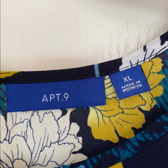 Apt. 9 Floral Blouse - Picture 2 of 6